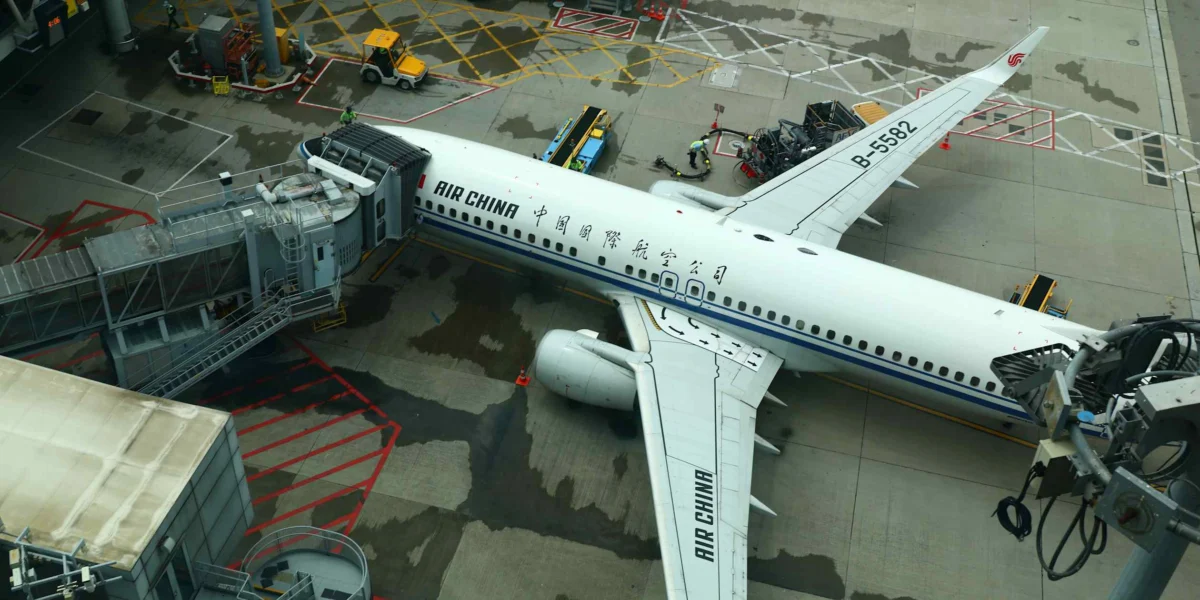 Air China Reports Sixth Consecutive Annual Net Loss Amidst High-Speed Rail Competition and Geopolitical Headwinds