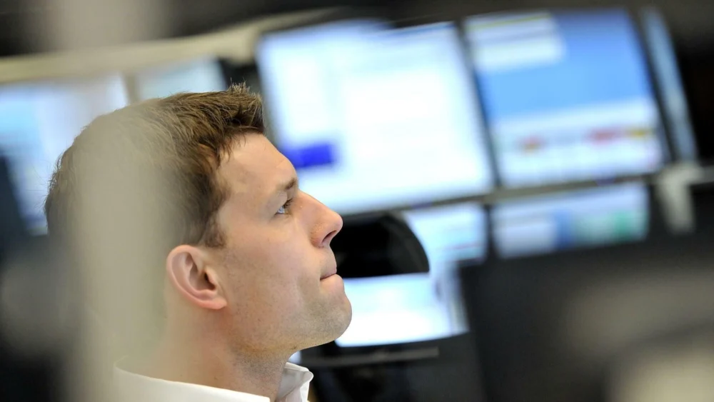 Markets Show Signs of Stabilization as Iran Tensions Ease, Awaiting Key US Economic Data