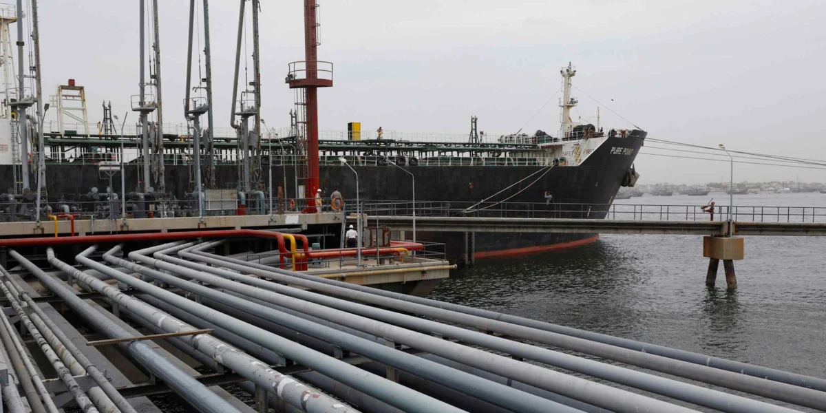 More Pakistan-bound oil tankers to arrive via Hormuz, officials say