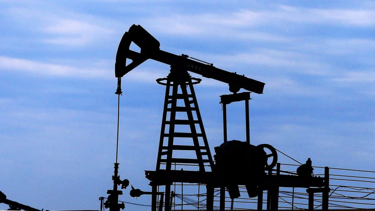 Oil Prices Surge Amidst Escalating Tensions in the Strait of Hormuz