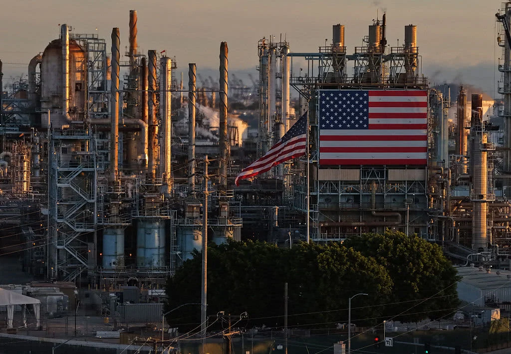 The Iran War Casts Long Shadow Over U.S. Economy, Fueling Inflation and Policy Uncertainty Amidst Fragile Ceasefire