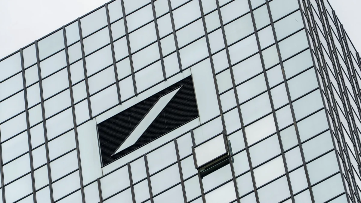 Deutsche Bank Stock Reaches Highest Level in 15 Years