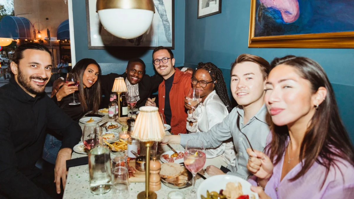 Friendships Under Financial Strain: Navigating Wealth Disparities in Modern Relationships