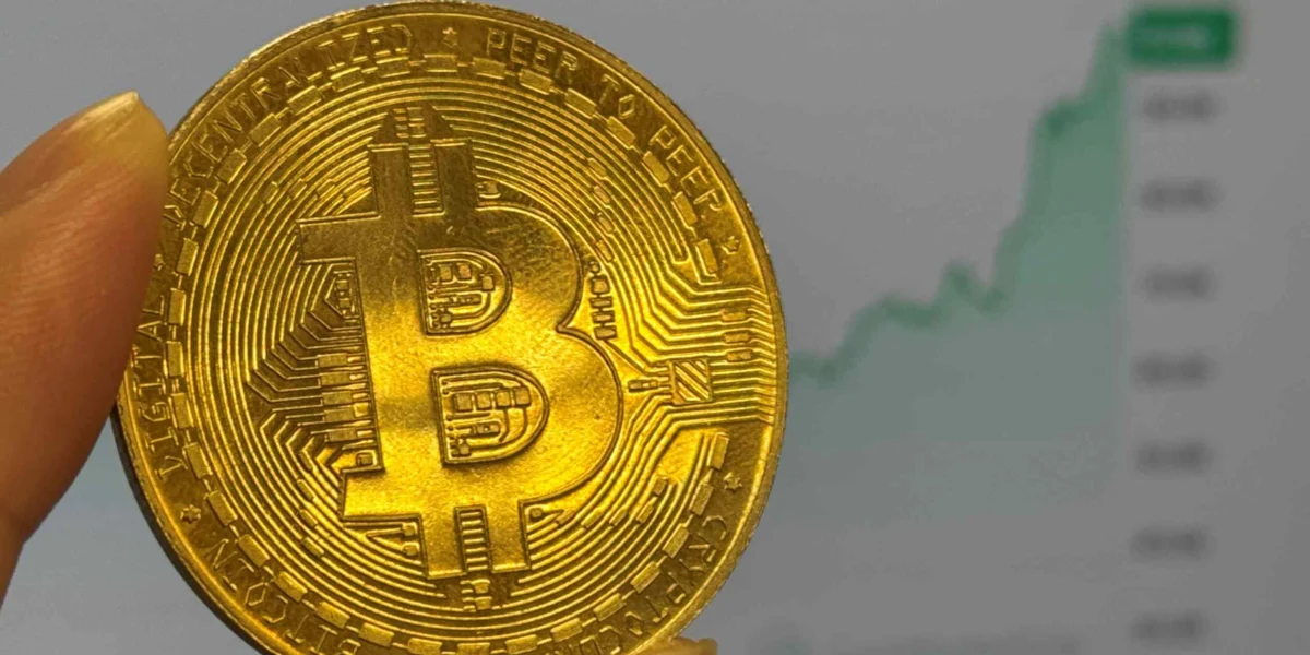 Gold and Bitcoin Surge to Three-Month Highs as Investors Flee Weakening Dollar Amidst U.S. Debt Concerns
