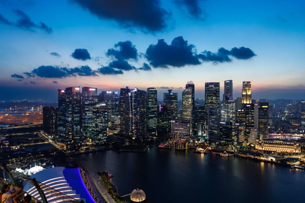 Singapore’s Monetary Authority Unveils Surprise Second Tightening Amid Surging Oil Prices and Robust Economic Growth, Defying Economist Expectations