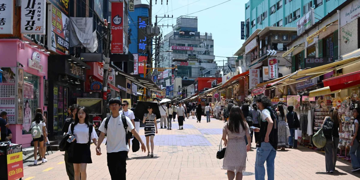 South Koreans More Open to Marriage and Career Mobility Than Japanese Counterparts Amidst Declining Birth Rates