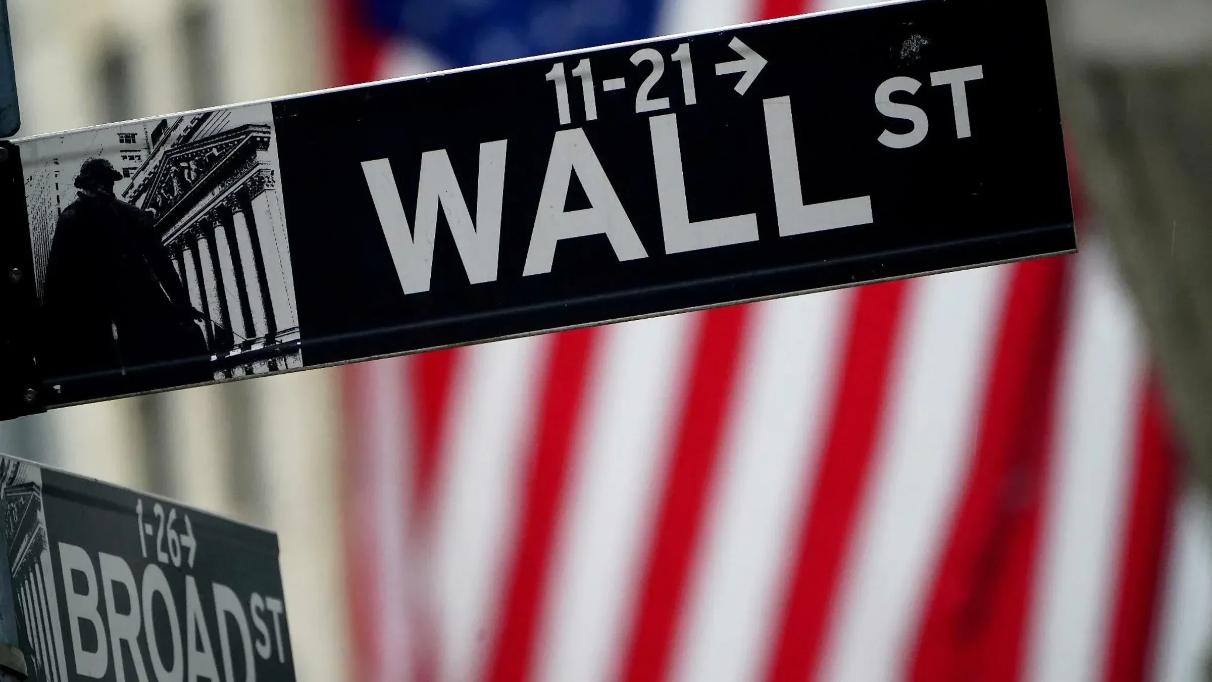 US Stocks Rally as Job Market Contraction Fuels Hopes for Interest Rate Pause