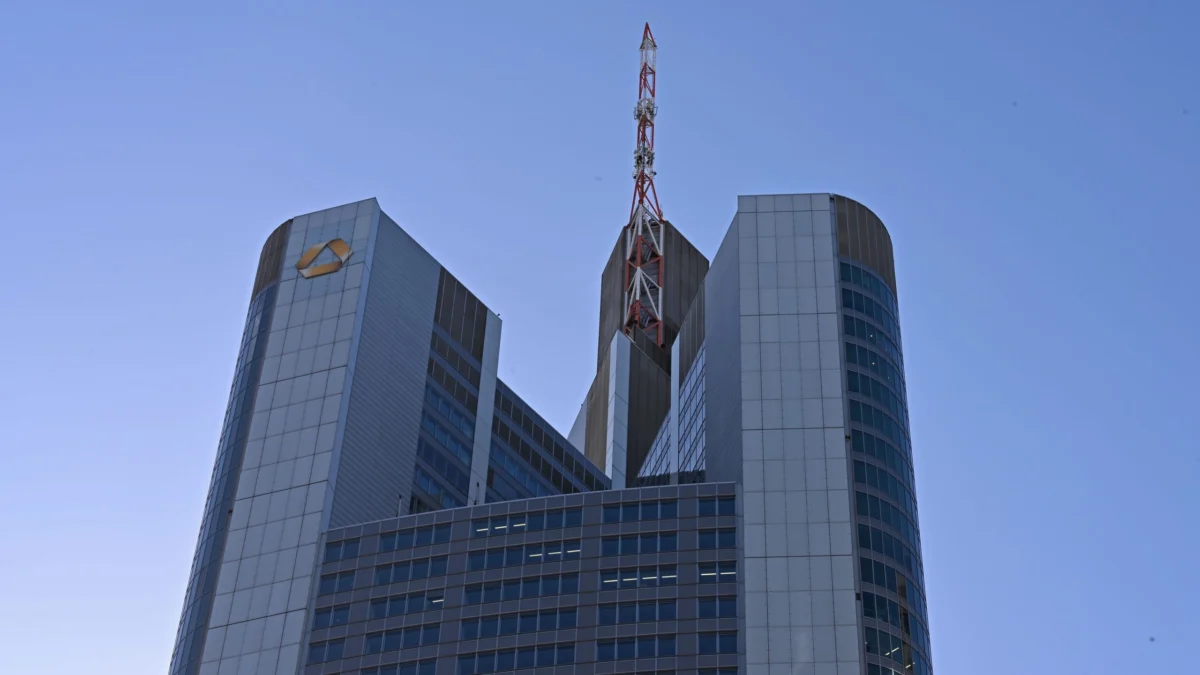 EZB Gives Unicredit Green Light for Full Commerzbank Takeover